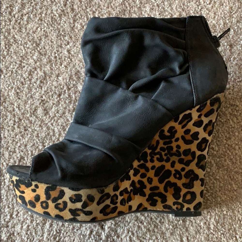 Wedge shoes
